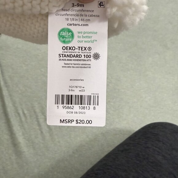 CARTERS knit hat white/snowman motif size 3-9 months (runs smaller) - Picture 2 of 4